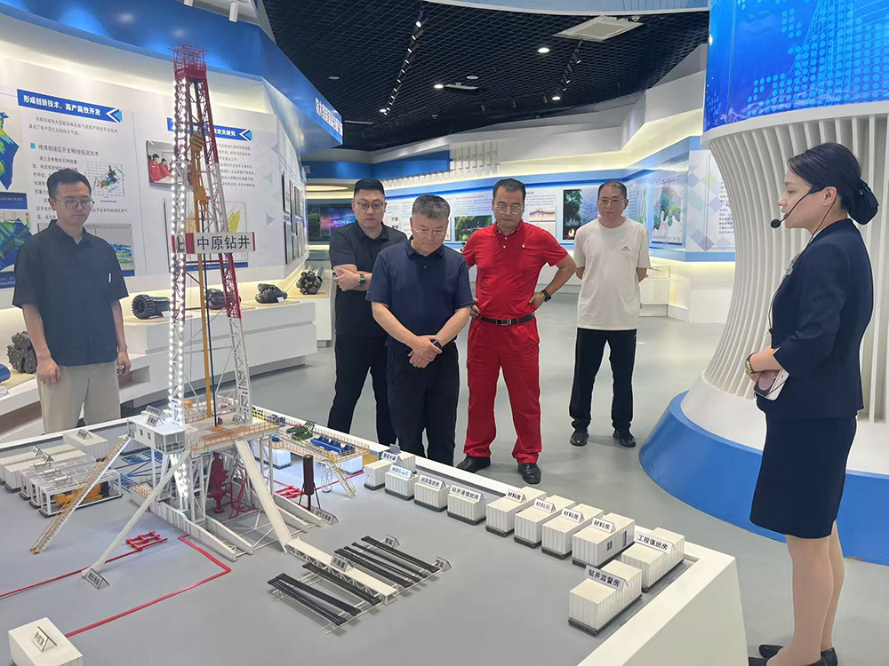 集團黨委副書記、總經(jīng)理沈鵬帶隊到普光氣田考察交流